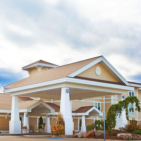 Holiday Inn Express & Suites Iron Mountain By Ihg Exterior photo