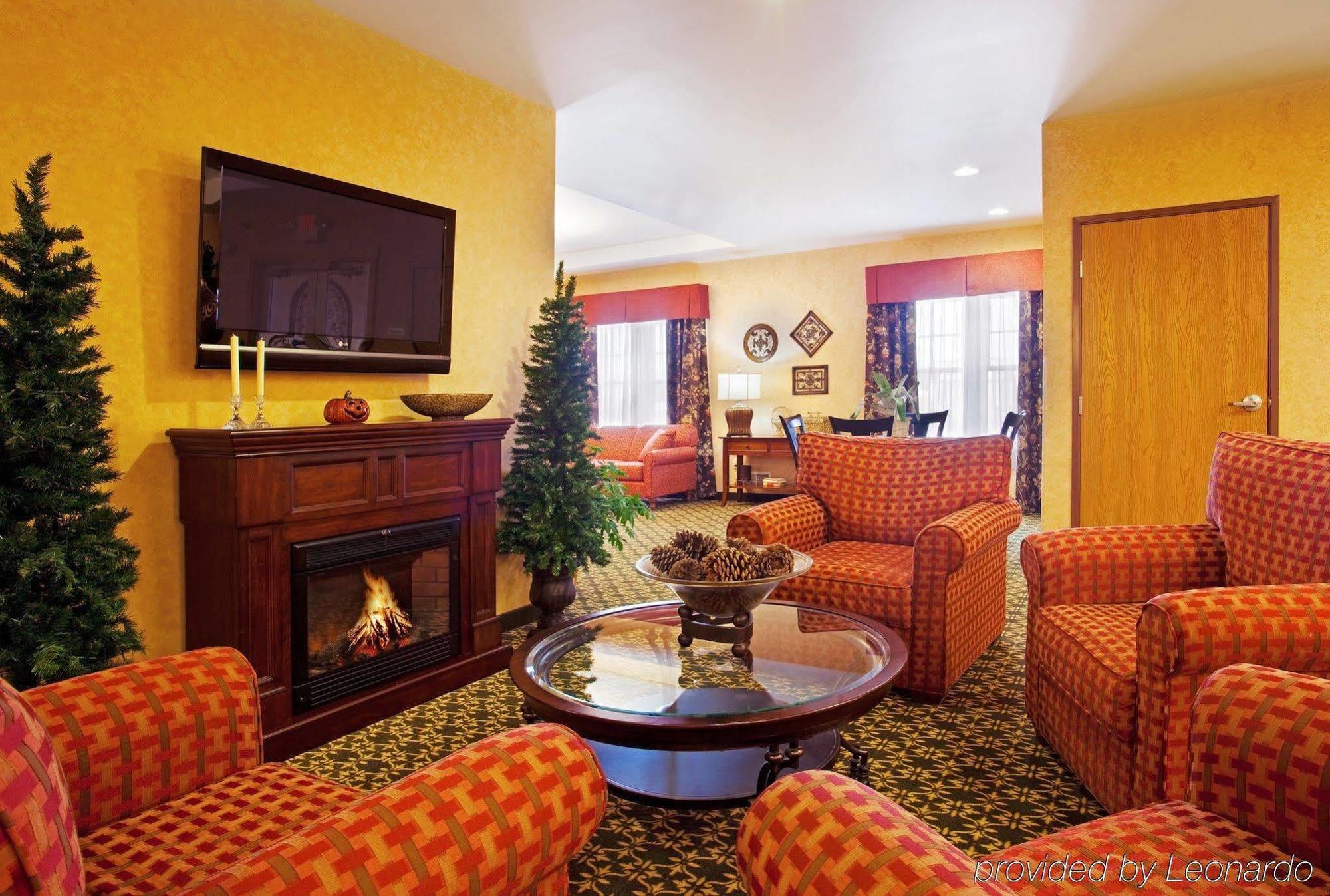 Holiday Inn Express & Suites Iron Mountain By Ihg Interior photo