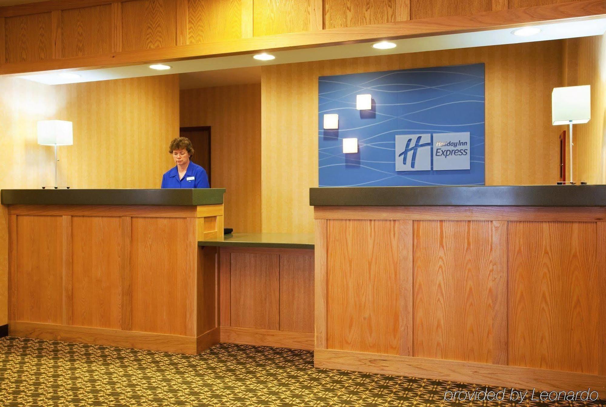 Holiday Inn Express & Suites Iron Mountain By Ihg Interior photo