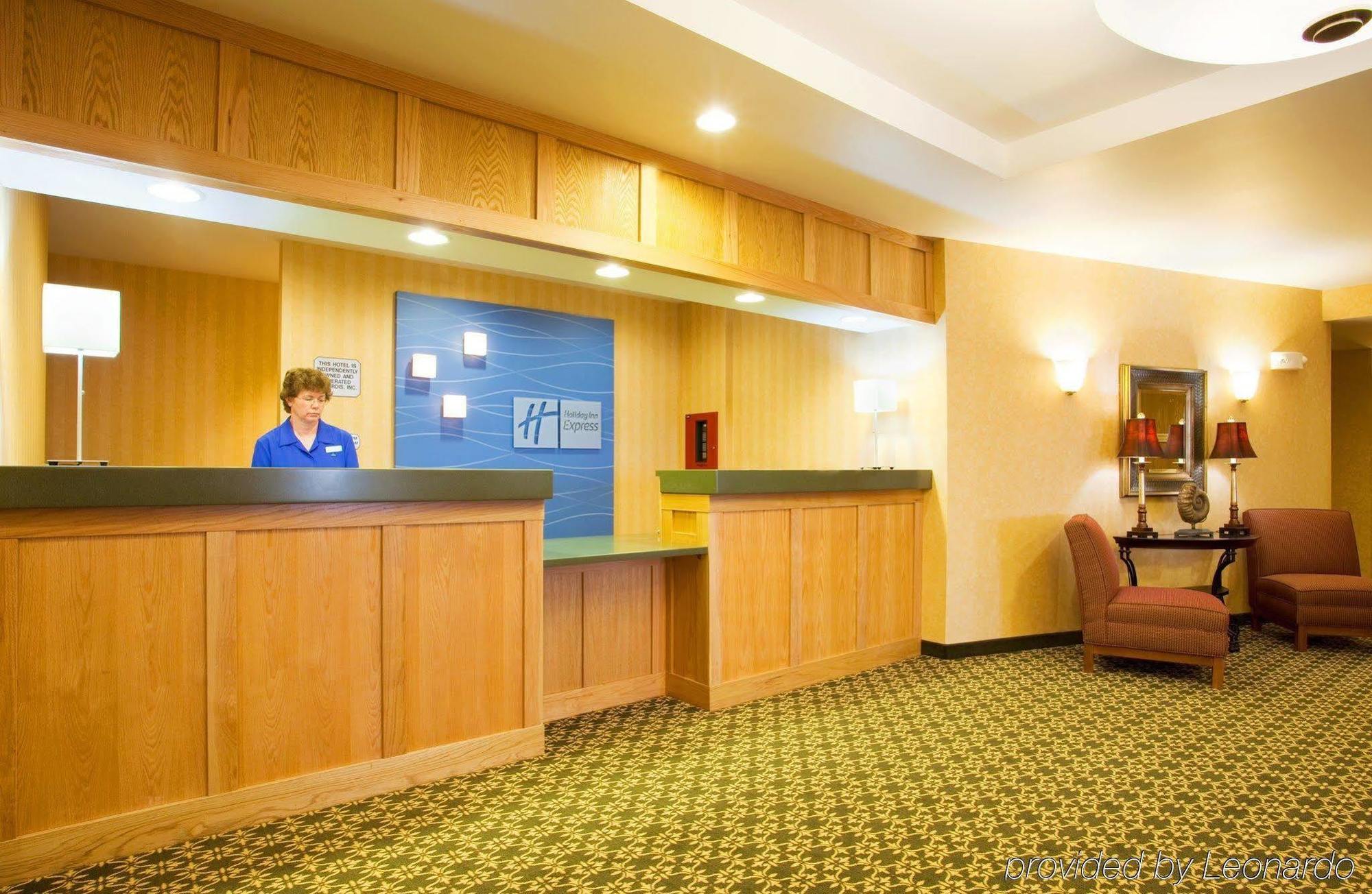 Holiday Inn Express & Suites Iron Mountain By Ihg Interior photo