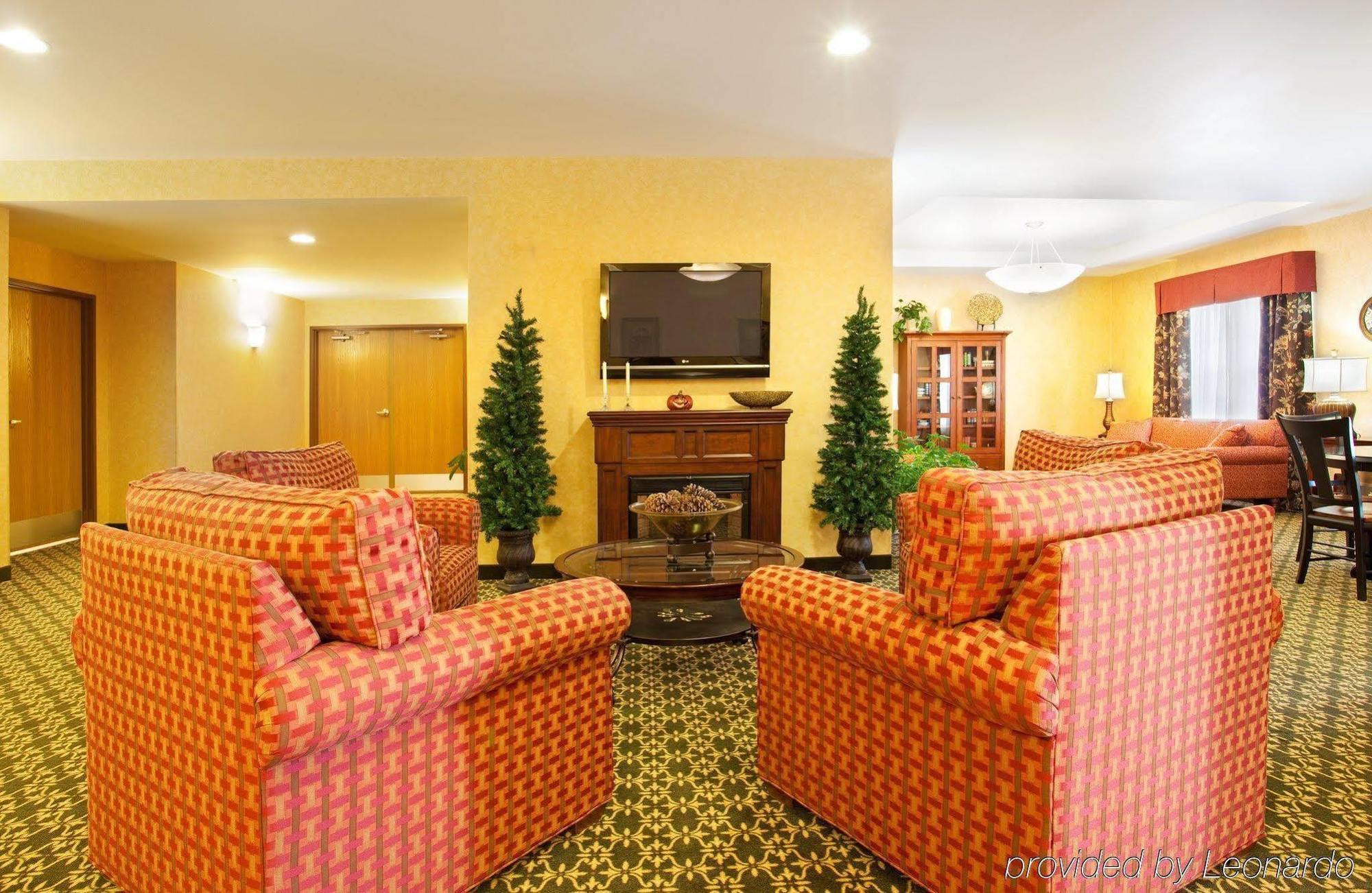 Holiday Inn Express & Suites Iron Mountain By Ihg Interior photo