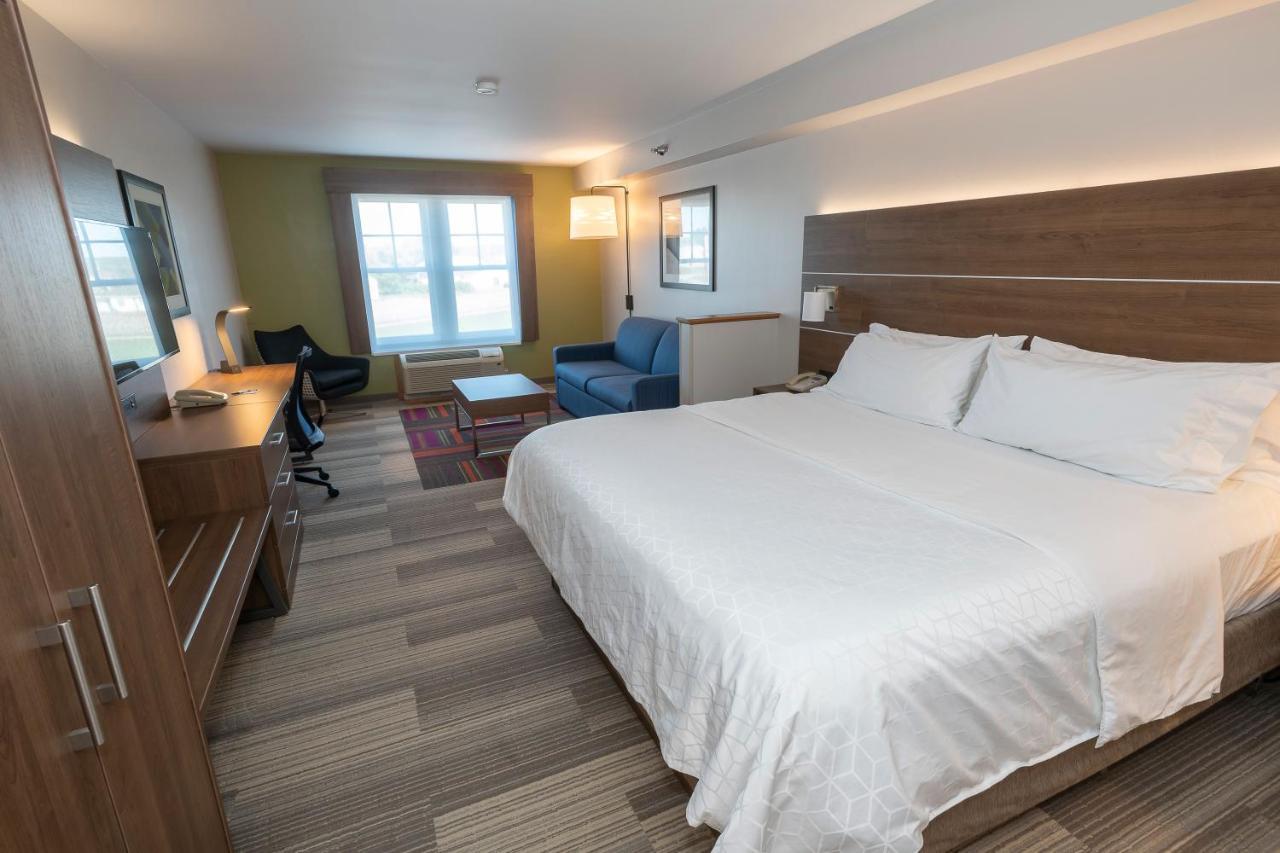 Holiday Inn Express & Suites Iron Mountain By Ihg Exterior photo