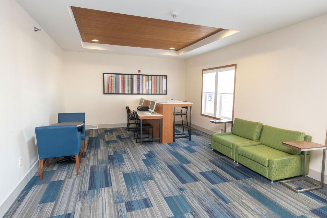 Holiday Inn Express & Suites Iron Mountain By Ihg Exterior photo