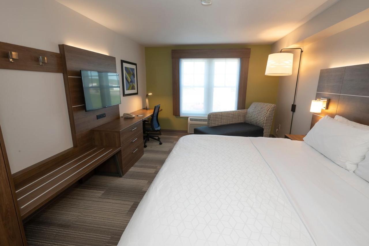 Holiday Inn Express & Suites Iron Mountain By Ihg Exterior photo