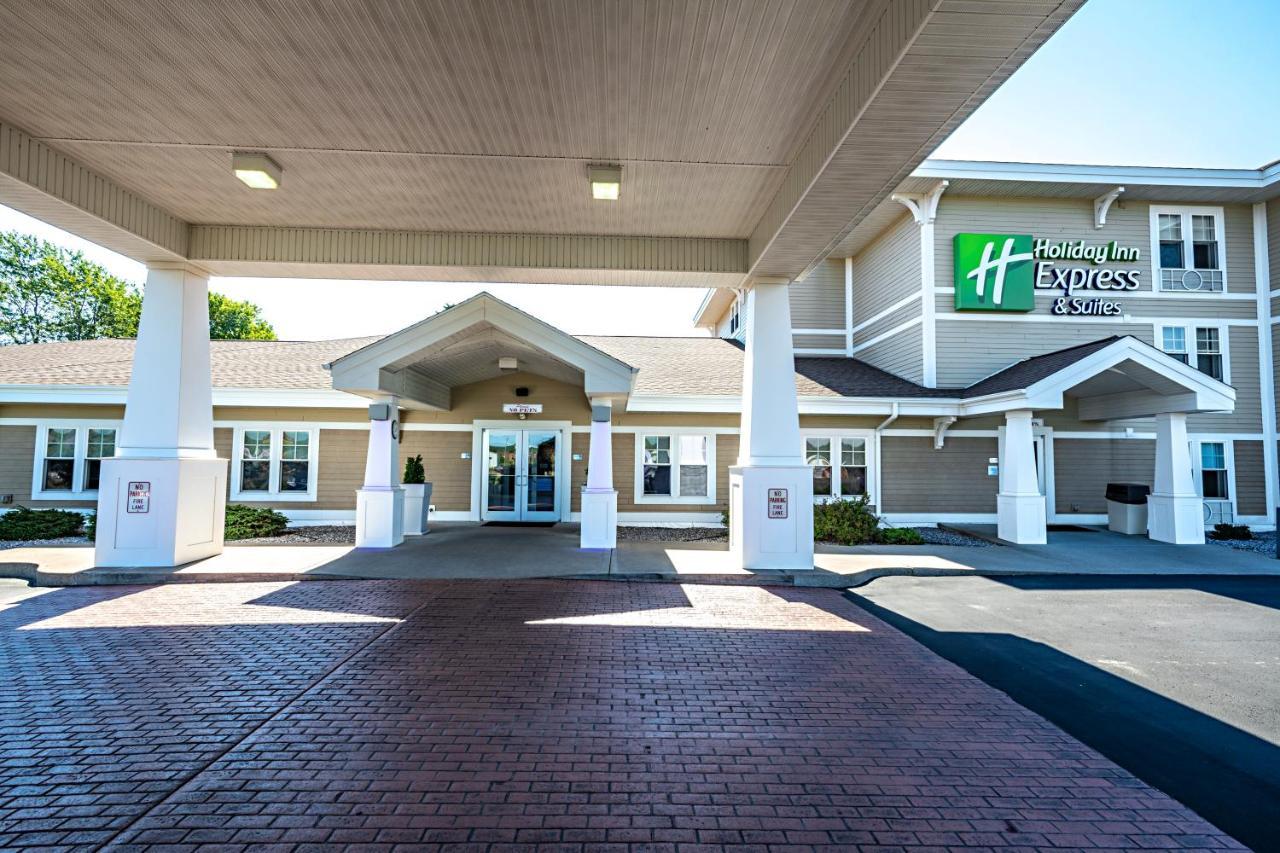 Holiday Inn Express & Suites Iron Mountain By Ihg Exterior photo