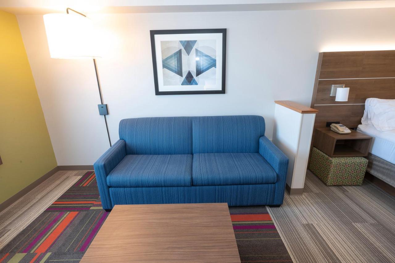 Holiday Inn Express & Suites Iron Mountain By Ihg Exterior photo
