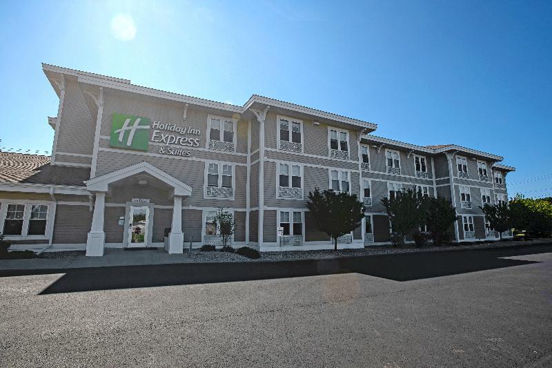 Holiday Inn Express & Suites Iron Mountain By Ihg Exterior photo